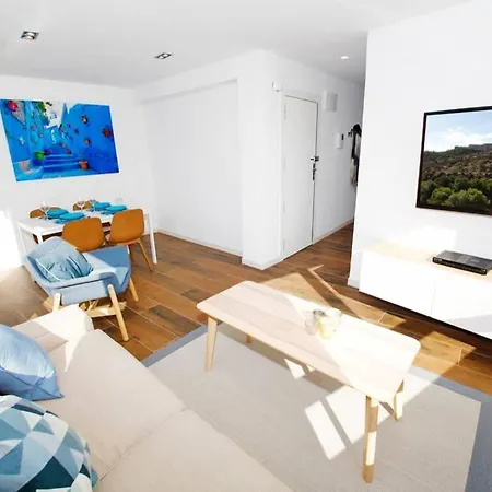 Amazing 3bd Apt. Beach And Center + Parking *