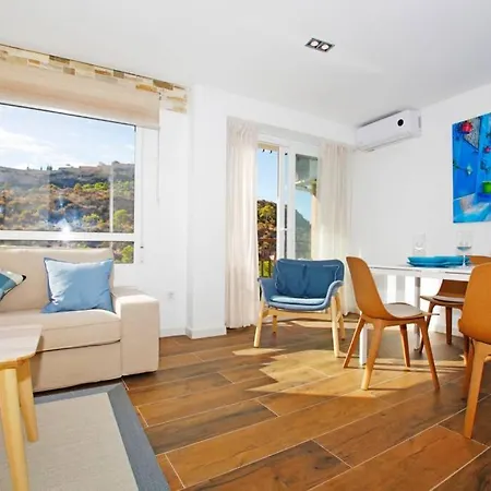 Apartment Amazing 3bd Apt. Beach And Center + Parking *