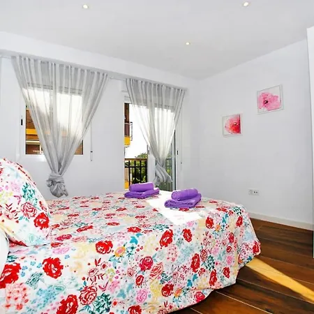 Amazing 3bd Apt. Beach And Center + Parking Apartment *