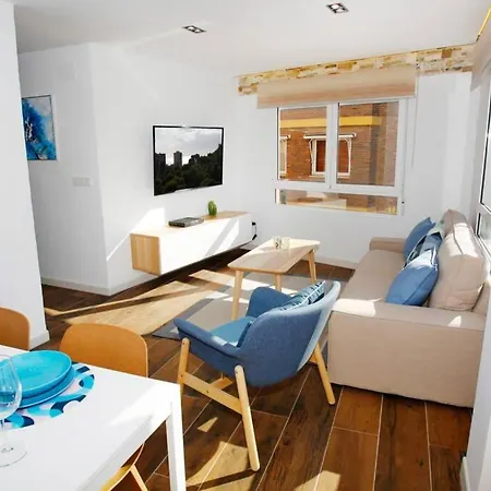 Apartment Amazing 3bd Apt. Beach And Center + Parking *
