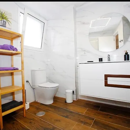 Amazing 3bd Apt. Beach And Center + Parking Apartment
