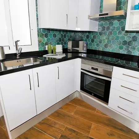 Amazing 3bd Apt. Beach And Center + Parking